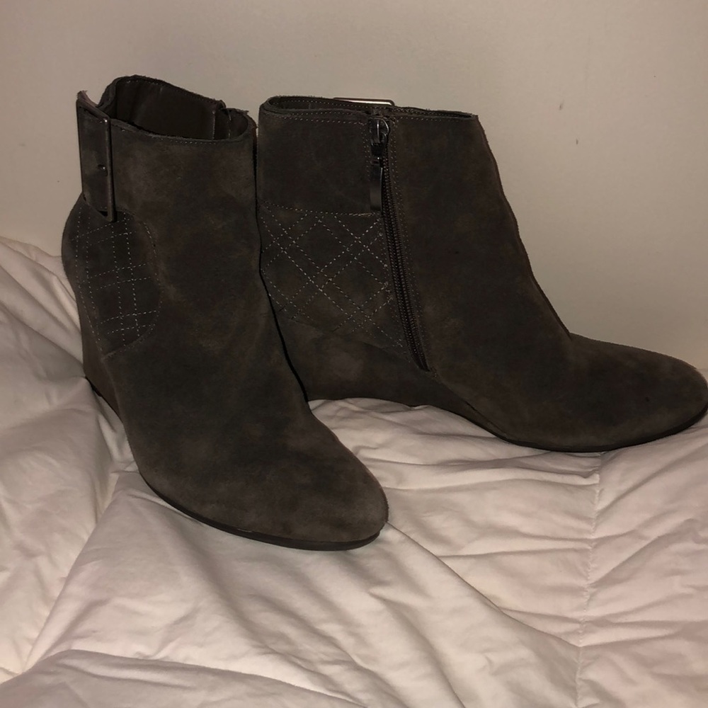 Grey boots